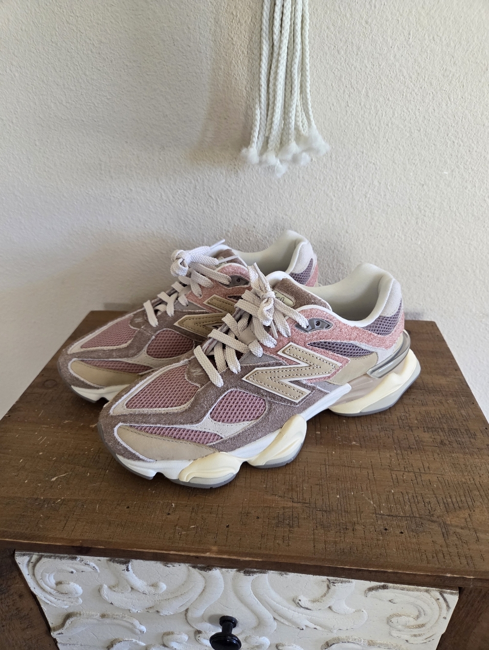 New Balance 9060 Sneakers Womens 10.5 New Blush Pink